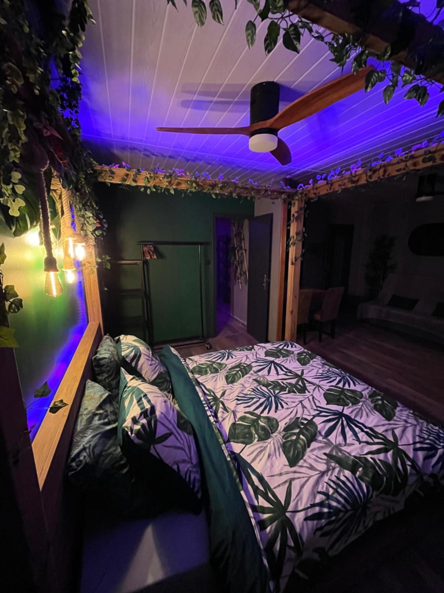 Oasis Tropical & Sauna