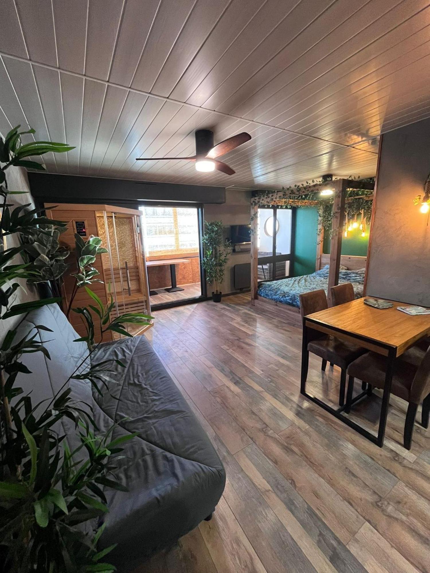 Oasis Tropical & Sauna Apartment